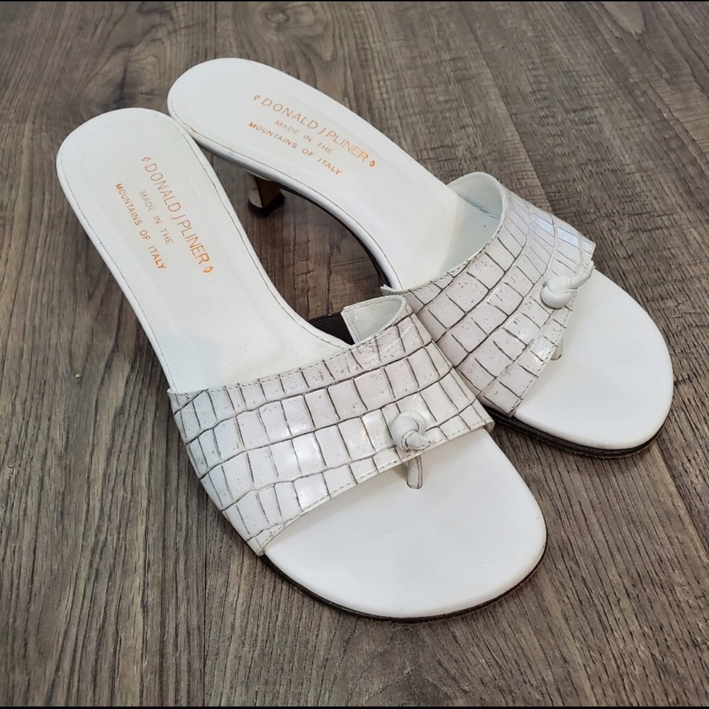 Donald J Pliner white kitten flip flop heels 6.5